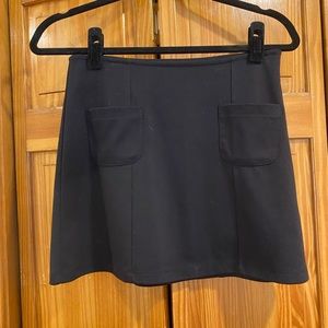 Black mini skirt with two front pockets